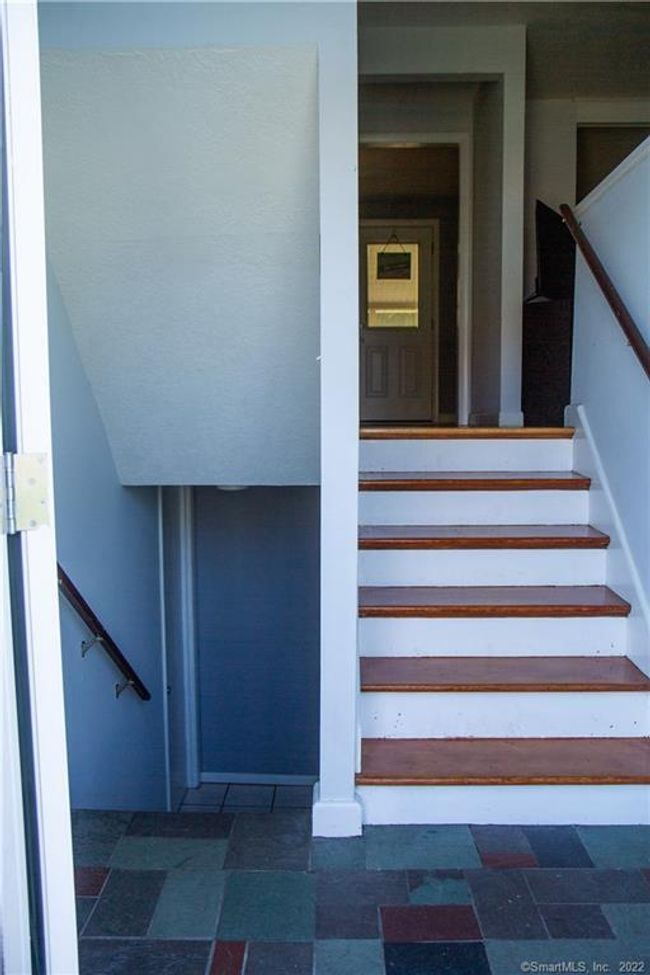 Front entry way | Image 5