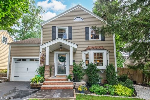 29 Westland Rd, Cedar Grove, NJ, 07009-2217 | Card Image