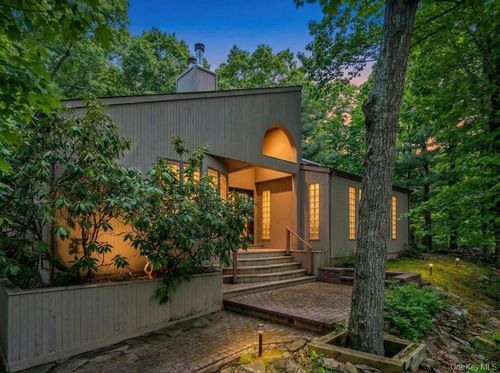 1 Audubon Gate, Miller Place, NY, 11764-1303 | Card Image