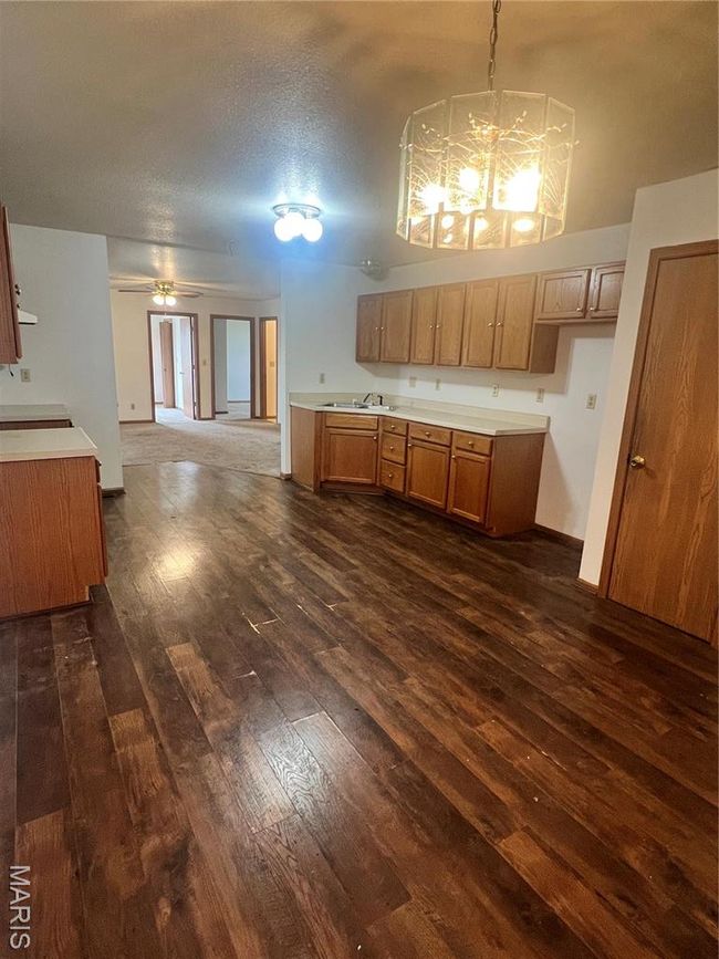 1114 S Main St, House other with 3 bedrooms, 2 bathrooms and 2 parking in Vandalia MO | Image 8