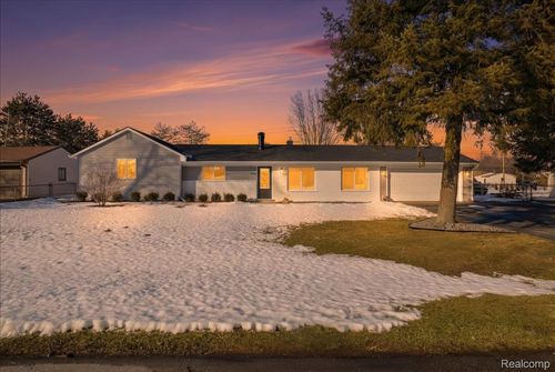 5348 Burgundy Dr, Clarkston, MI, 48346-3200 | Card Image