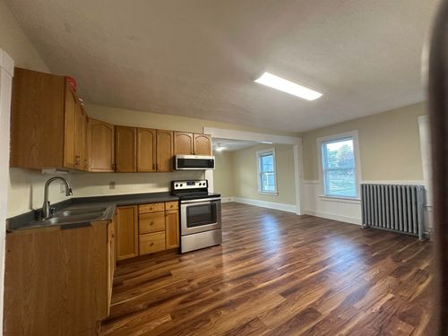 2-34 Maple St, Derry, NH, 03038-2684 | Card Image