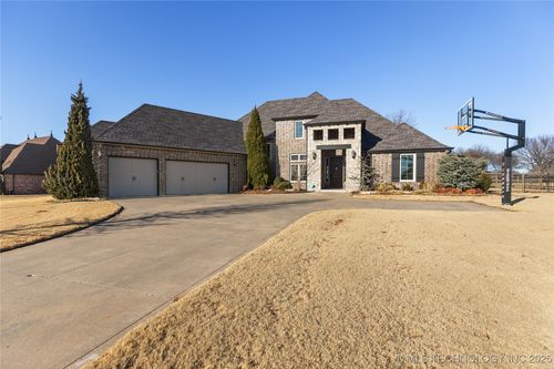 19063 E Twin Creeks Dr, Owasso, OK, 74055-4104 | Card Image