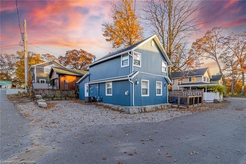 {{alt}} | Card Image