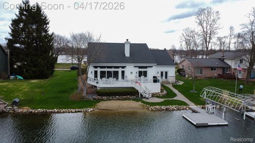 762 Golden Shrs, White Lake, MI, 48386-2923 | Card Image