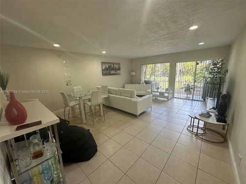 apt-p104-17911 Nw 68th Ave, Hialeah, FL, 33015-3974 | Card Image