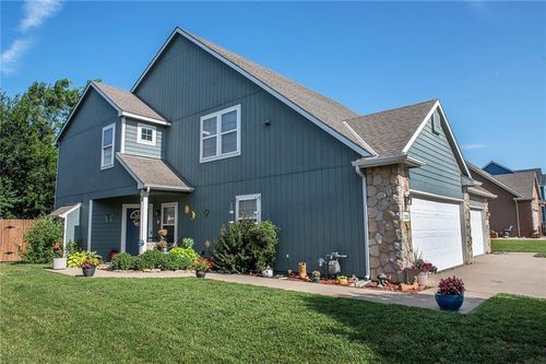 2335 Surrey Dr, Lawrence, KS, 66046-5542 | Card Image