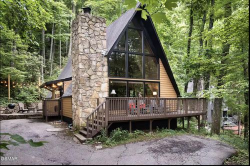 1330 N Baden Dr, Gatlinburg, TN, 37738-3803 | Card Image