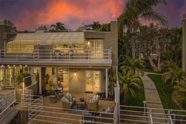 3366 Tempe Dr, House other with 2 bedrooms, 3 bathrooms and 2 parking in Huntington Beach CA | Image 64