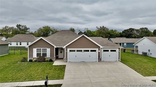 8015 Palermo Trl, Sellersburg, IN, 47172-8946 | Card Image