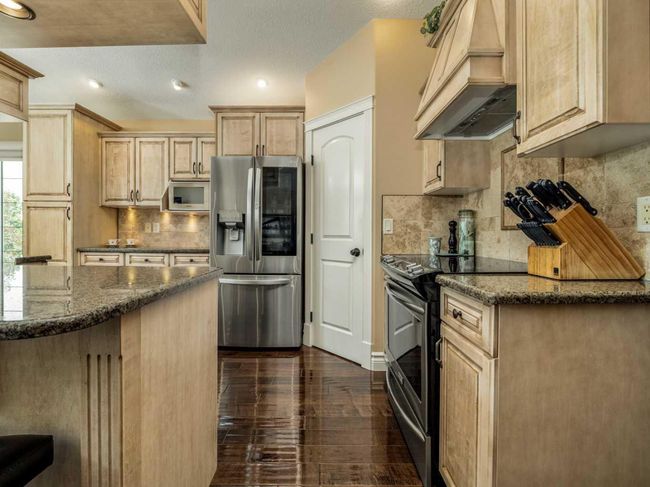 208 Mt Sunburst Place W, House other with 4 bedrooms, 3 bathrooms and 4 parking in Lethbridge AB | Image 12