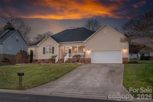 108 Deerfield Dr, Mount Holly, NC, 28120-1183 | Card Image