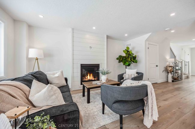 483 Huron St, House other with 3 bedrooms, 3 bathrooms and 2 parking in Wyoming ON | Image 5