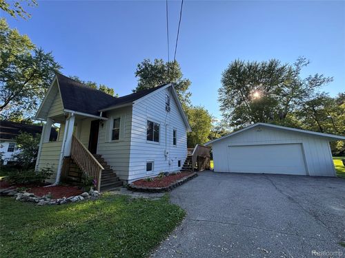 5802 Morganport Dr, Saginaw, MI, 48601-5928 | Card Image