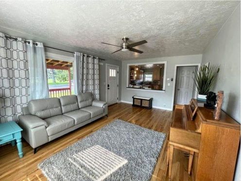 585 E 400 S, River Heights, UT, 84321-5509 | Card Image