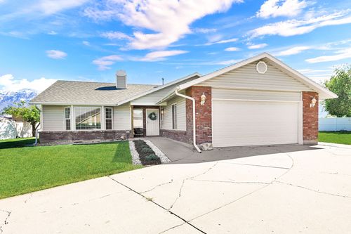 2476 Clydesdale Ct, Farr West, UT, 84404-9779 | Card Image