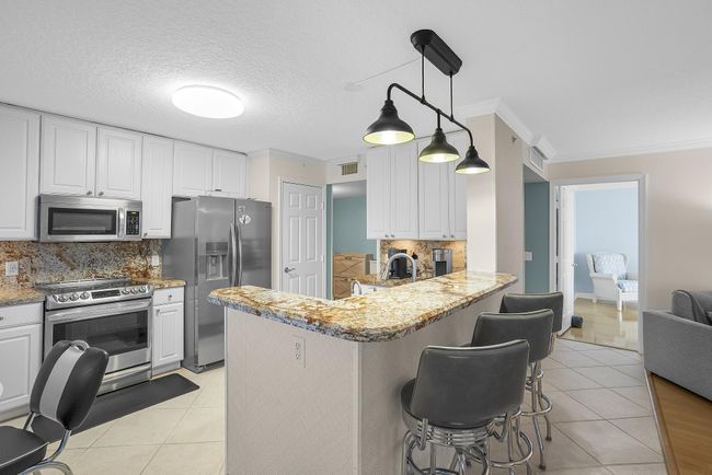 APT-1901 - 5049 N Highway A1a, Condo with 3 bedrooms, 2 bathrooms and null parking in Hutchinson Island FL | Image 23