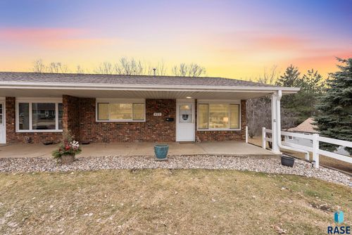 823 E Center St Street, Madison, SD, 57042 | Card Image