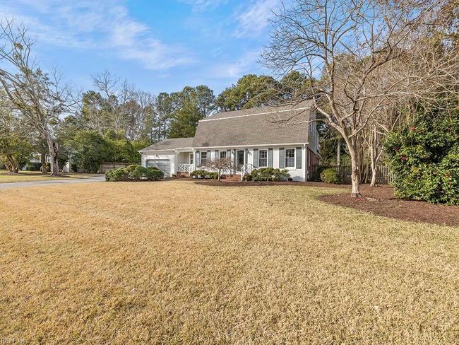 Large front yard for play and enjoyment! | Image 31