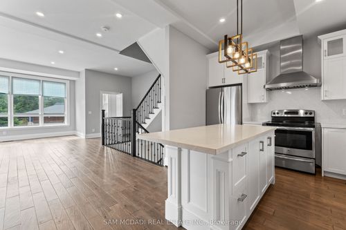 15 Old Oak Dr, Etobicoke, ON, M9A3P5 | Card Image