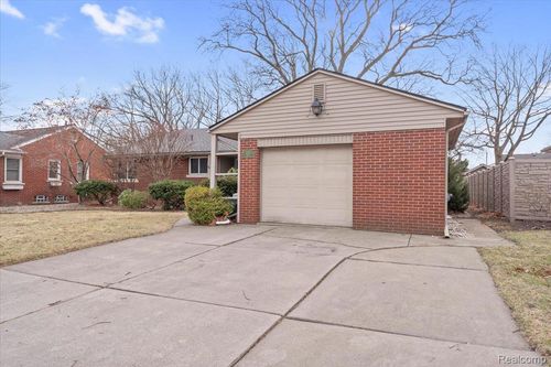 2221 Davis Street, Wyandotte, MI, 48192 | Card Image