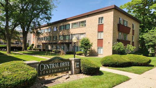 1n-2650 Central Dr, Flossmoor, IL, 60422-1180 | Card Image