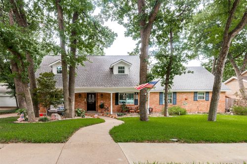 1712 Cripple Creek Dr, Irving, TX, 75061-2135 | Card Image