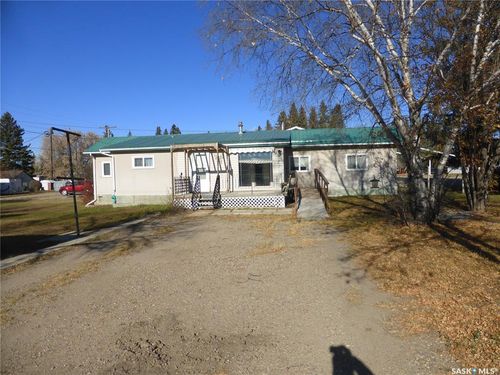 247 2nd Street S, St. Walburg, SK, S0M2T0 | Card Image