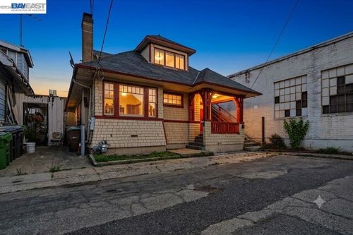 950 Loomis Ct, Oakland, CA, 94606-3735 | Card Image