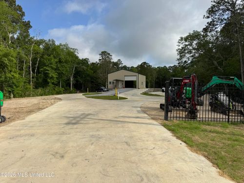 520 Highway 90, Waveland, MS, 39576-2406 | Card Image