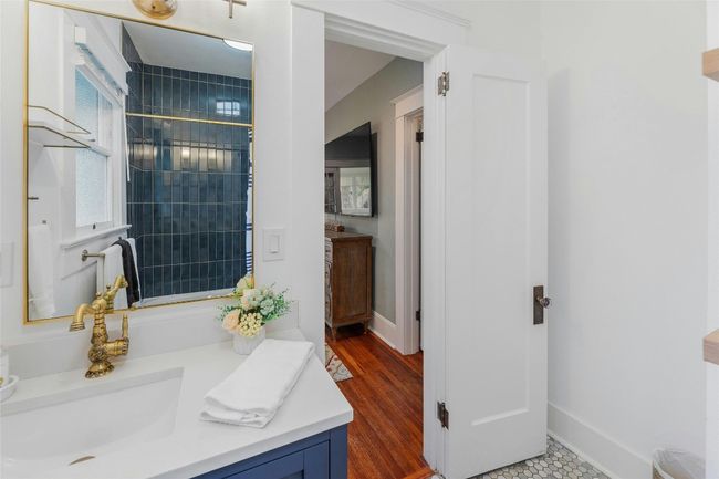 Shared bathroom | Image 13