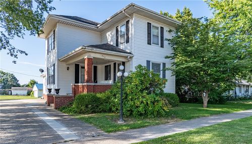 212 W Main St, Maroa, IL, 61756-9210 | Card Image