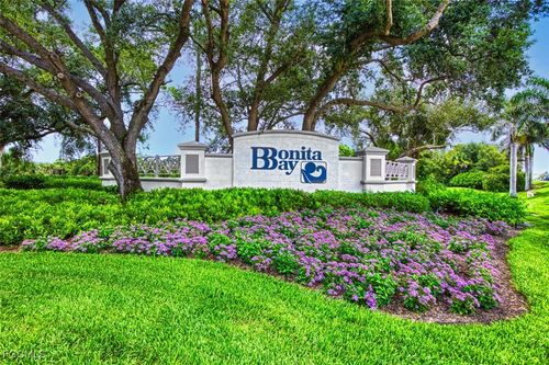27024 Oakwood Lake Dr, BONITA SPRINGS, FL, 34134-8646 | Card Image