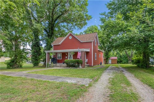 335 E 9th St, Baxter Springs, KS, 66713-1649 | Card Image