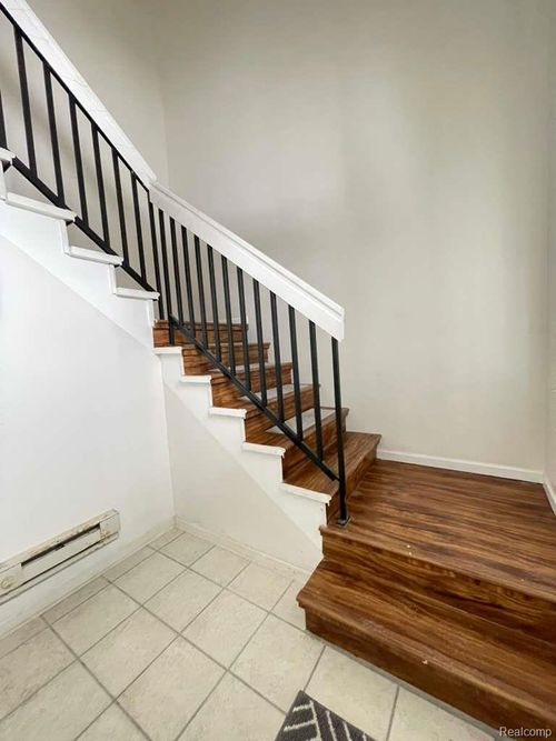 16750 Dover Dr, Northville, MI, 48168-6504 | Card Image