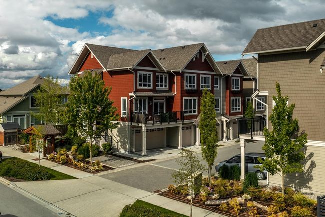 527 - 4688 Hawk Lane, Townhouse with 4 bedrooms, 3 bathrooms and 4 parking in Delta BC | Image 1