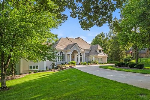 425 Ne Saint Andrews Cir, Lee's Summit, MO, 64064-1321 | Card Image