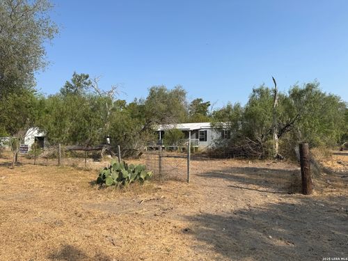 860 County Road 769, Devine, TX, 78016-4481 | Card Image