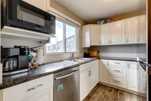 302 - 5340 17 Avenue Sw, Home with 3 bedrooms, 1 bathrooms and 2 parking in Calgary AB | Card Image