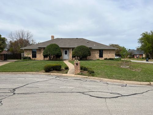 2226 Fall River Dr, Arlington, TX, 76006-5702 | Card Image
