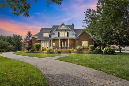 1047 Wil Rose Ln, Versailles, KY, 40383-8817 | Card Image