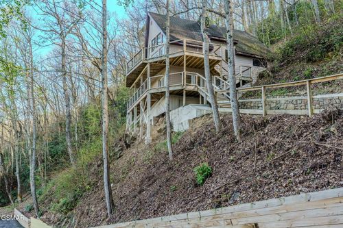 2821 Overholt Trl, Sevierville, TN, 37862-7936 | Card Image
