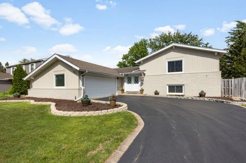 621 Newport Ave, Westmont, IL, 60559-1220 | Card Image