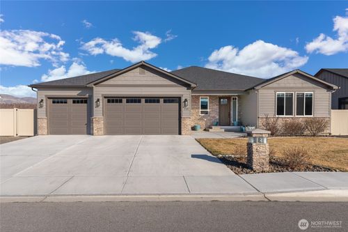 755 S Perry Ave, East Wenatchee, WA, 98802-9206 | Card Image