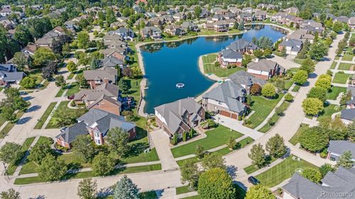 54381 Pelican Ln, Shelby Township, MI, 48315-1372 | Card Image