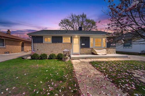3240 S 72nd Street, Milwaukee, WI, 53219 | Card Image
