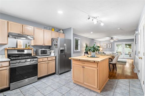 unit-18-165 Holland St, Cranston, RI, 02920-2431 | Card Image