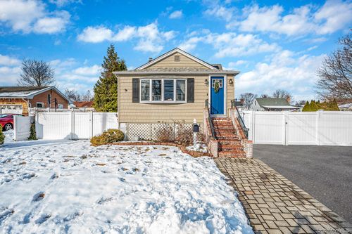1560 A St, West Babylon, NY, 11704-5038 | Card Image