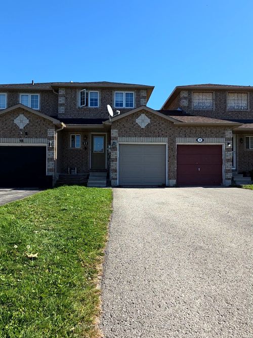 17 Majesty Blvd, Barrie, ON, L4M7K3 | Card Image