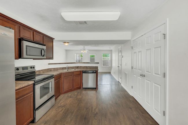 Another view of this large kitchen | Image 10